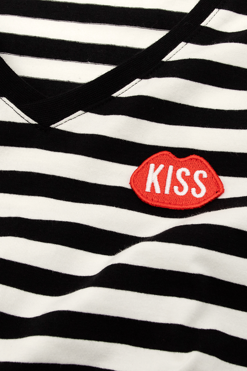 Petit KISS V-neck Black Stripes Tee