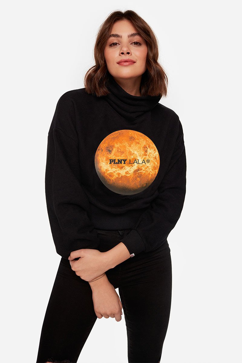 Venus Naive Turtleneck Black Sweatshirt